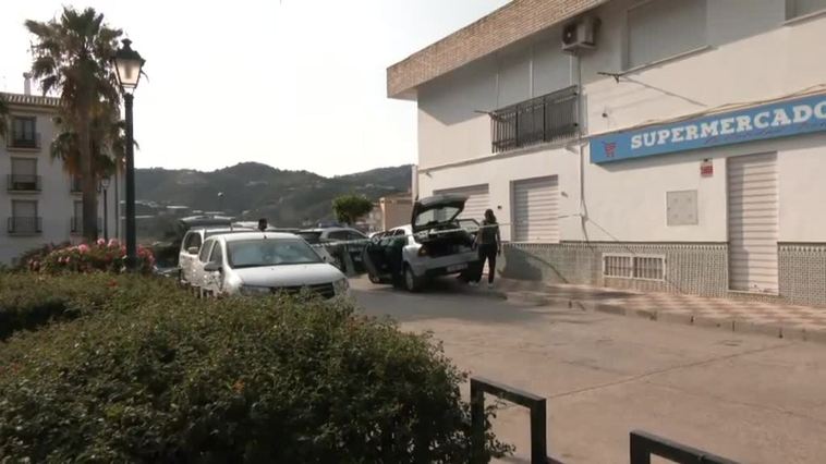 La mujer herida por su marido en Torrox, grave pero estable