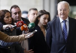 Cuatro ex altos cargos de la Junta de Andalucía se libran del caso de ayudas de los ERE a Santana
