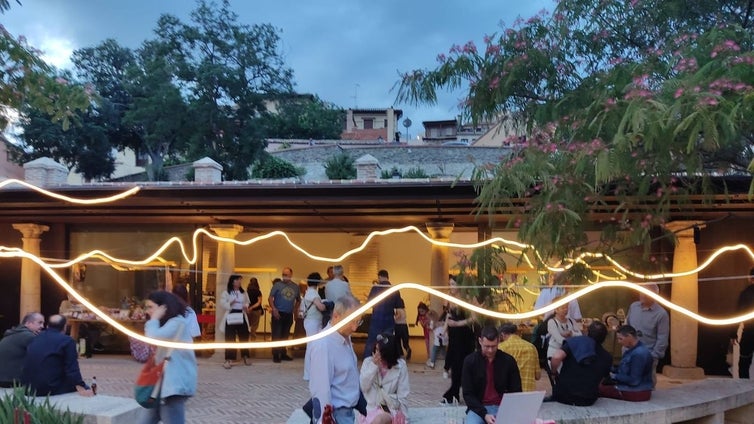 Una decena de expositores estarán este sábado en el Mercado de Artesanía en el jardín de San Lucas