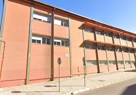 Tres menores detenidos por una presunta de agresión sexual grupal a tres compañeras en un colegio de Badajoz