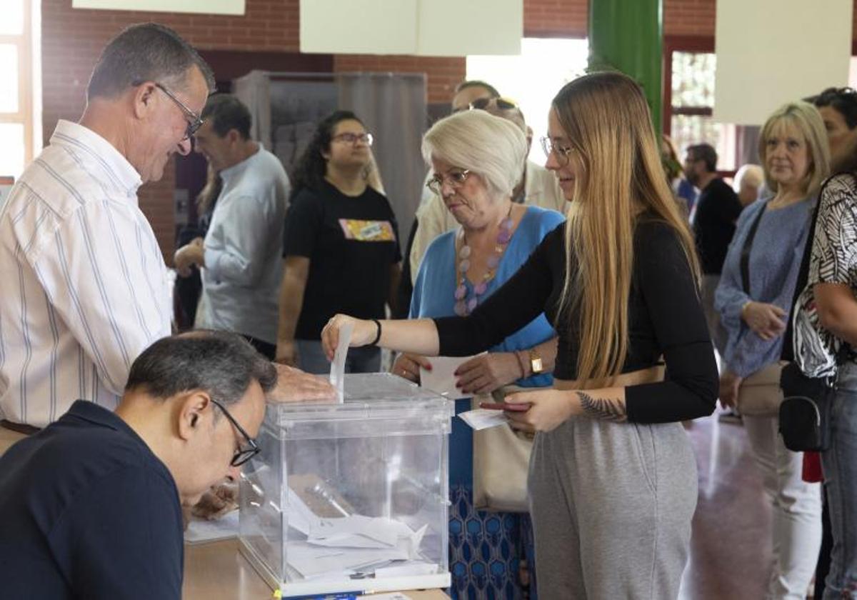 Ambiente electoral en un colegio de Sevilla el pasado 28 de mayo