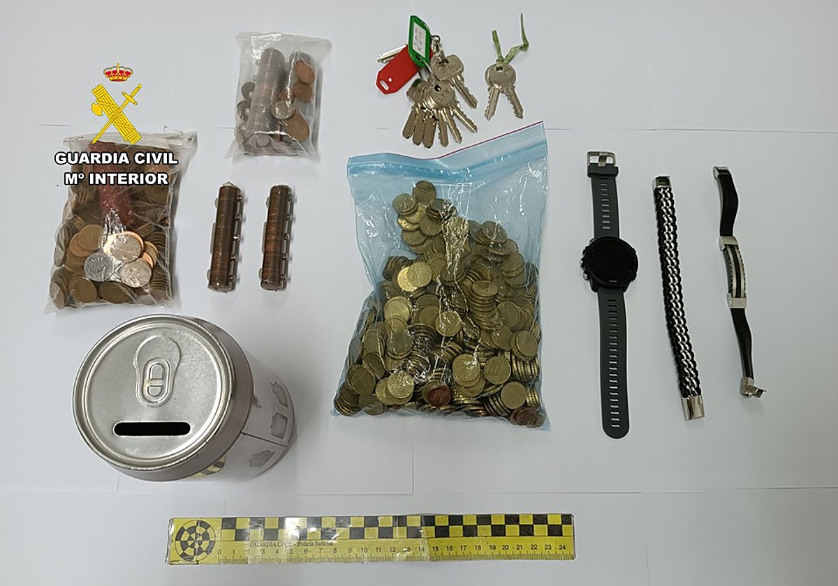 Imagen de los objetos intervenidos al hombre que fingió su secuestro en Alicante