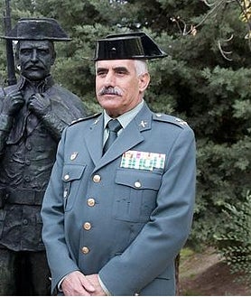 Imagen secundaria 2 - Alfredo Galán, ya detenido, tras entregarse en comisaría en julio. Debajo, durante el juicio en la Audiencia de Madrid que le condenó a 142 años de cárcel. A la derecha, el capitán Jesús Rubio, uno de los responsables de la investigación conjunta entre Policía Nacional y Guardia Civil