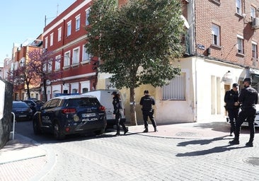 Un niño de 13 años, acuchillado en una reyerta en un autobús en Puente de Vallecas