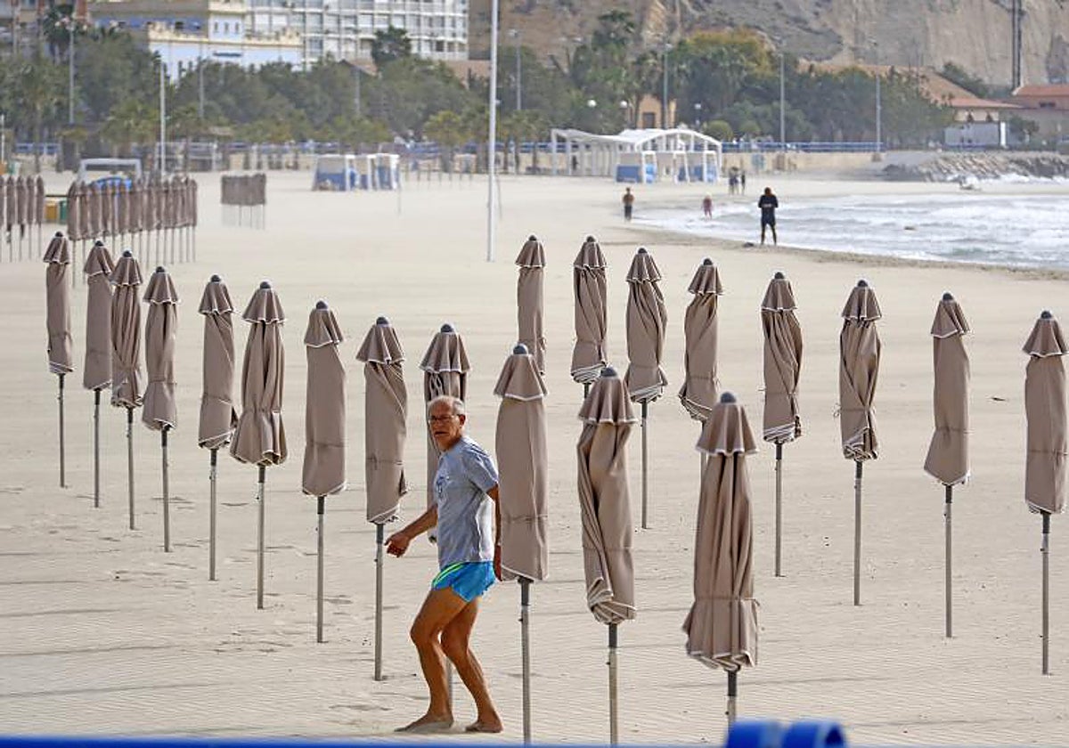 Imagen de archivo de la playa de Santa Pola