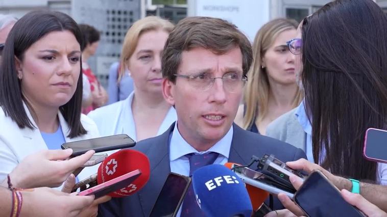 Almeida defiende que "el éxito" de este Orgullo tras el apoyo del Ayuntamiento