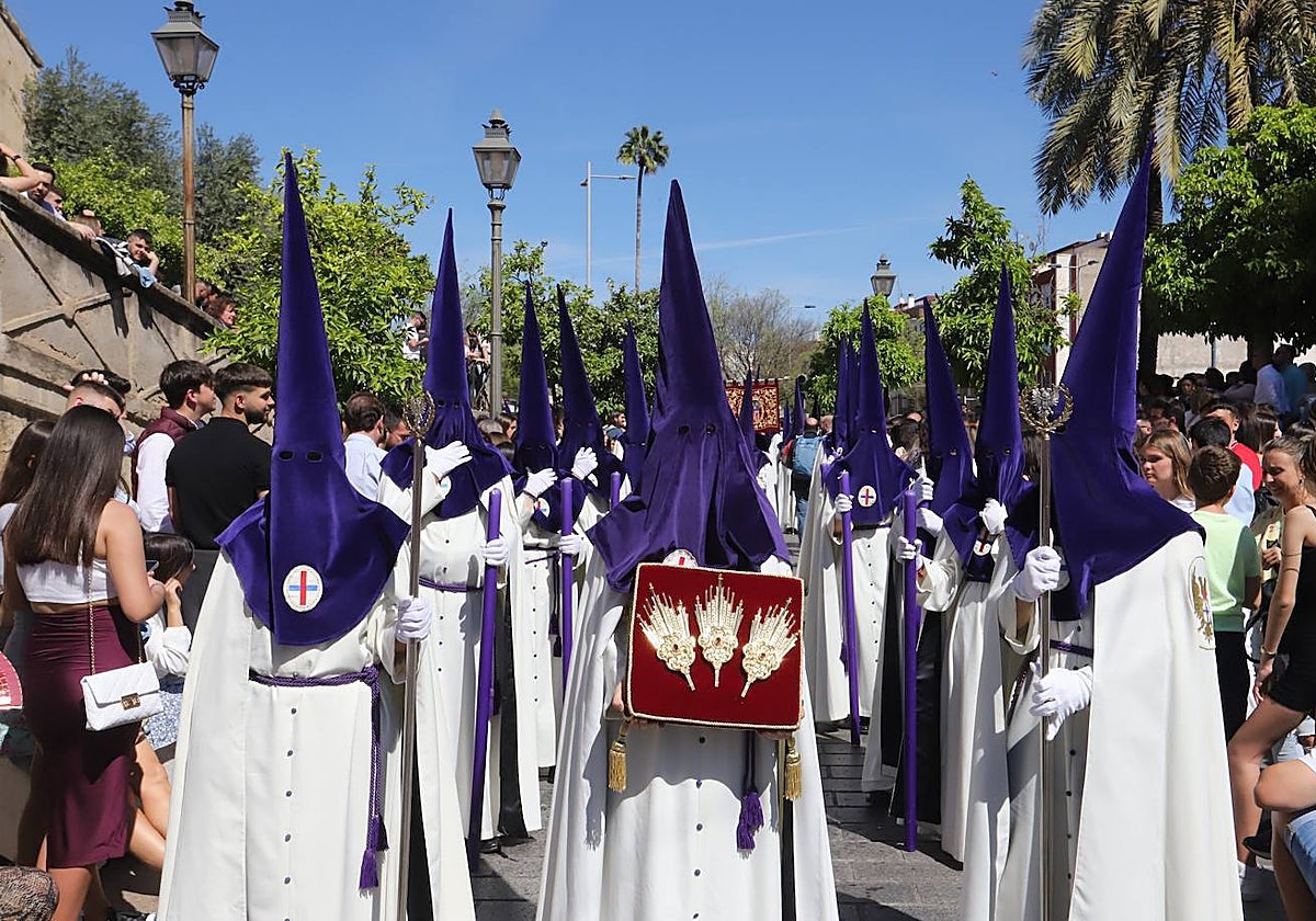 Nazarenos del Rescatado, durante la estación de penitencia del Domingo de Ramos pasado