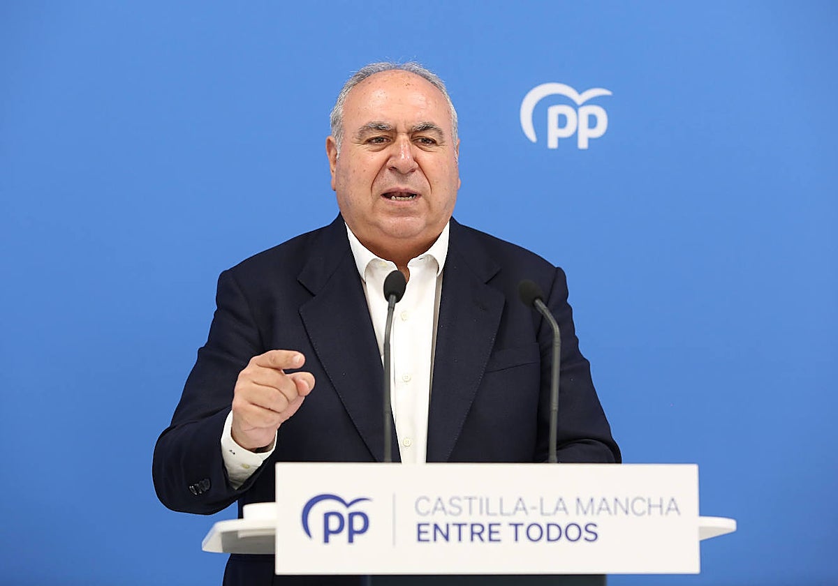 Vicente Tirado, este martes, durante una rueda de prensa celebrada en la sede toledana del PP