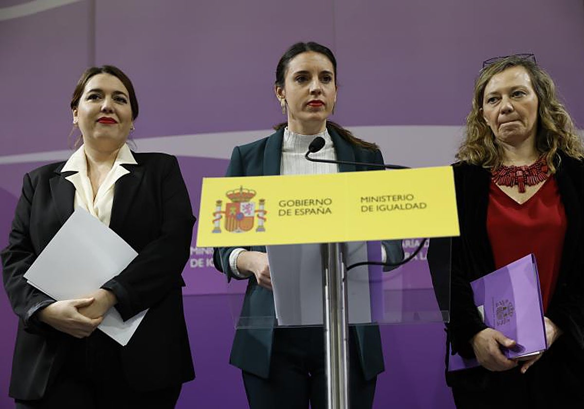 La ministra de Igualdad, Irene Montero, la delegada del Gobierno contra la Violencia de Género, Victoria Rosell y la secretaria de Estado de Igualdad y contra la violencia de género, Ángela Rodríguez