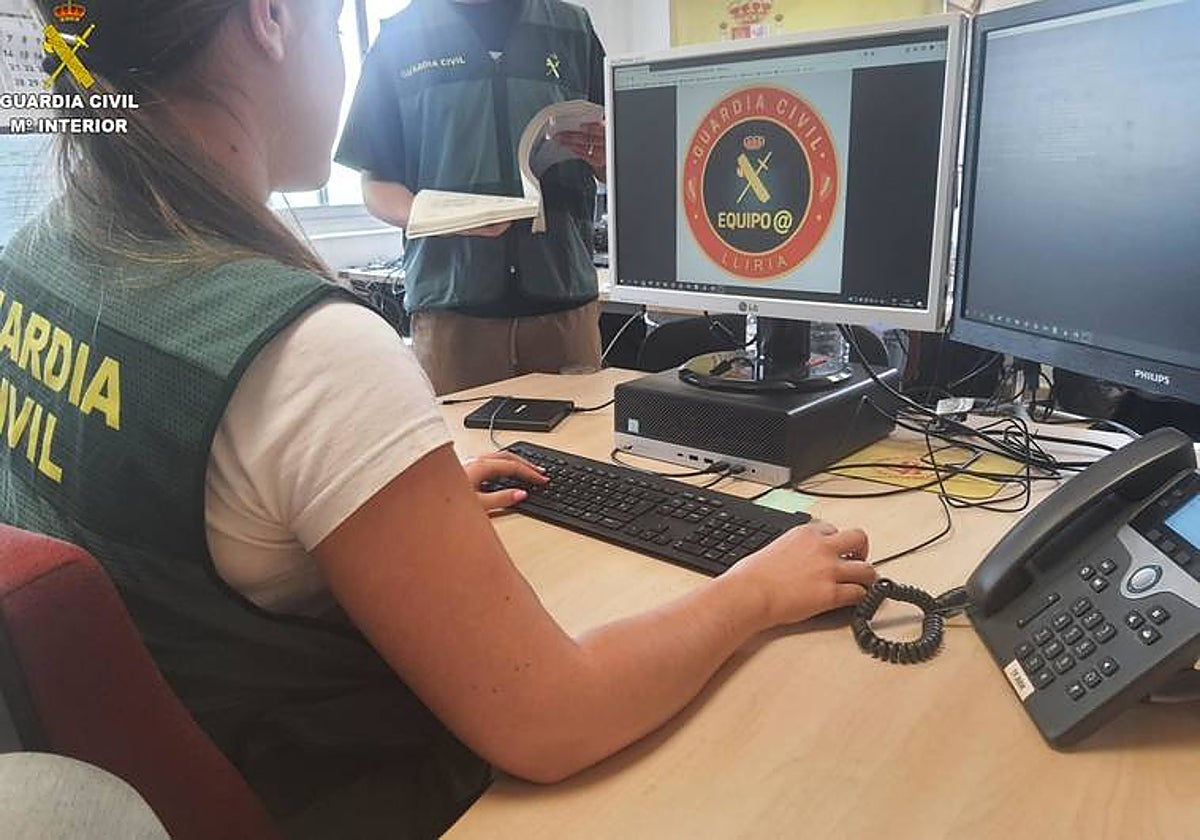 Imagen de archivo de una agente de la Guardia Civil