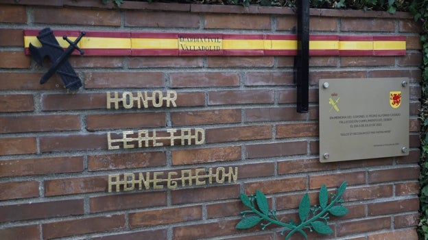 Placa en recuerdo del coronel Pedro Alfonso Casado en la Comandancia de la Guardia Civil de Valladolid