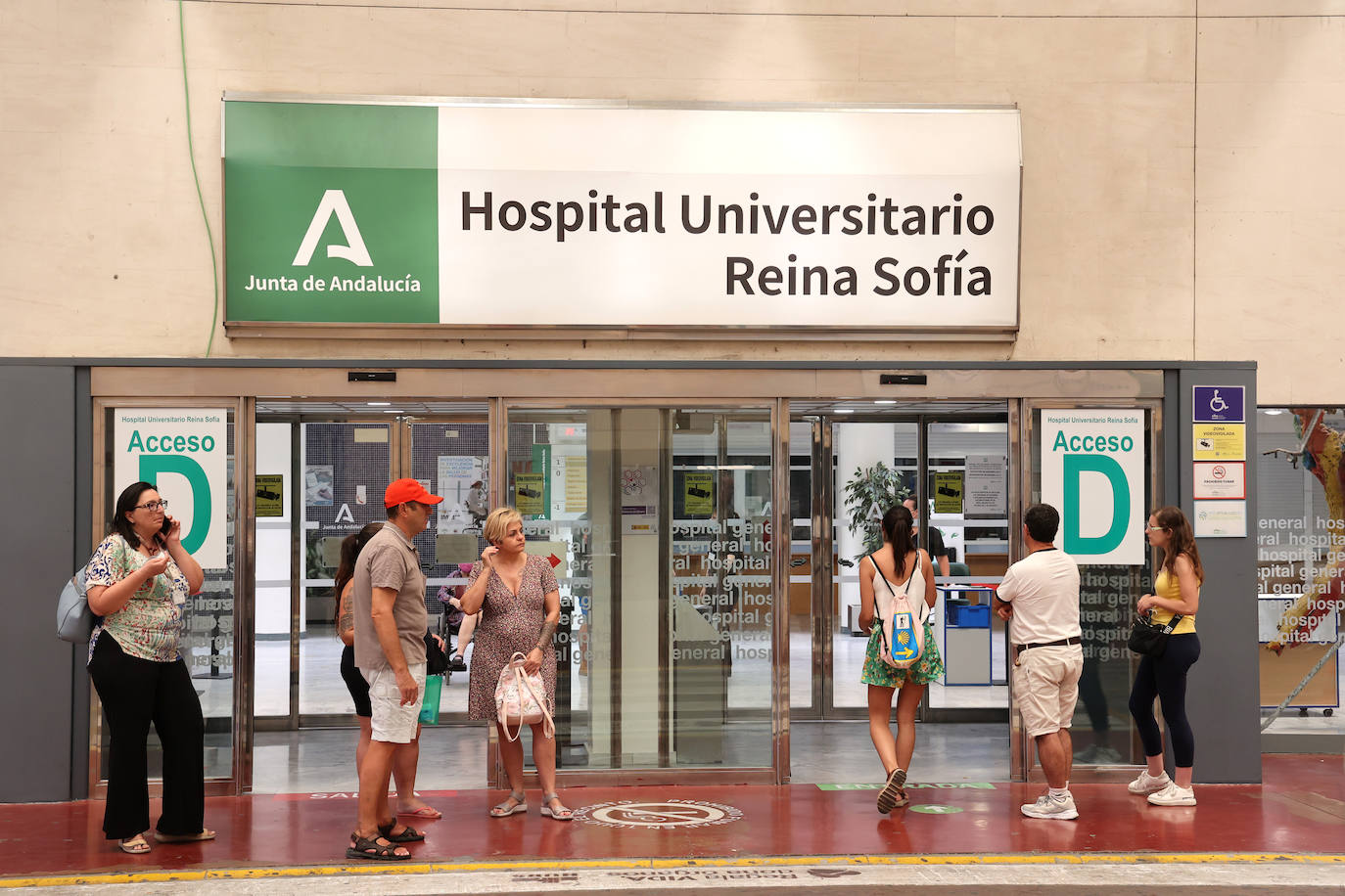 El final de la mascarilla obligatoria en los centros sanitarios de Córdoba, en imágenes