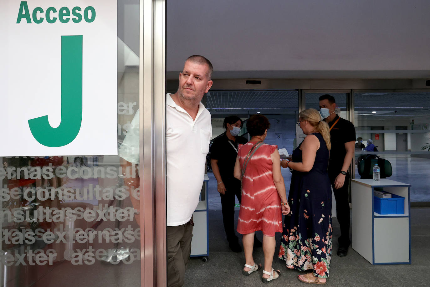 El final de la mascarilla obligatoria en los centros sanitarios de Córdoba, en imágenes