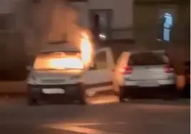 Herido por quemaduras un hombre al verse atrapado en un incendio dentro de su coche en Fuengirola
