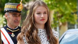 La Princesa Leonor, con vestido de lunares, en su primera visita a la Academia Militar de Zaragoza