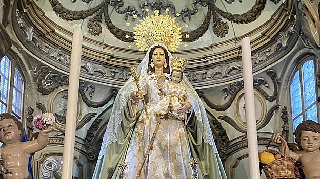 La Virgen del Socorro, ataviada para los meses de verano