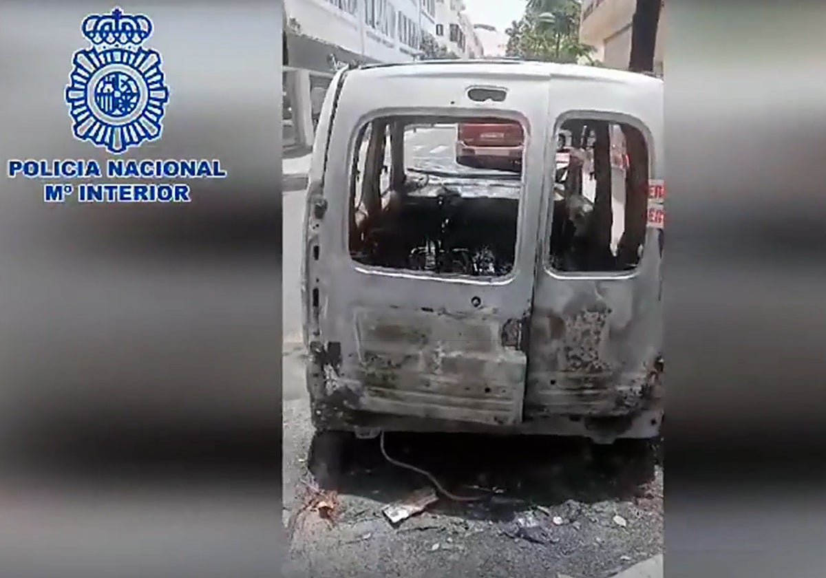 Vídeo donde se muestra la furgoneta en llamas