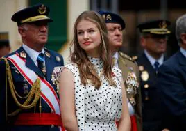 Una emocionada Princesa Leonor se prepara junto al Rey para entrar en la Academia Militar