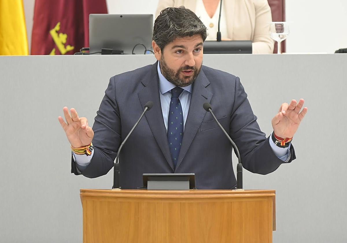 López Miras, candidato popular a la presidencia de Murcia, durante su discurso