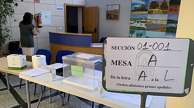 Imagen de archivo de una mesa electoral