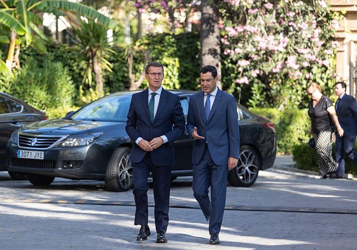 Alberto Núñez Feijóo y Juanma Moreno el viernes en Sevilla