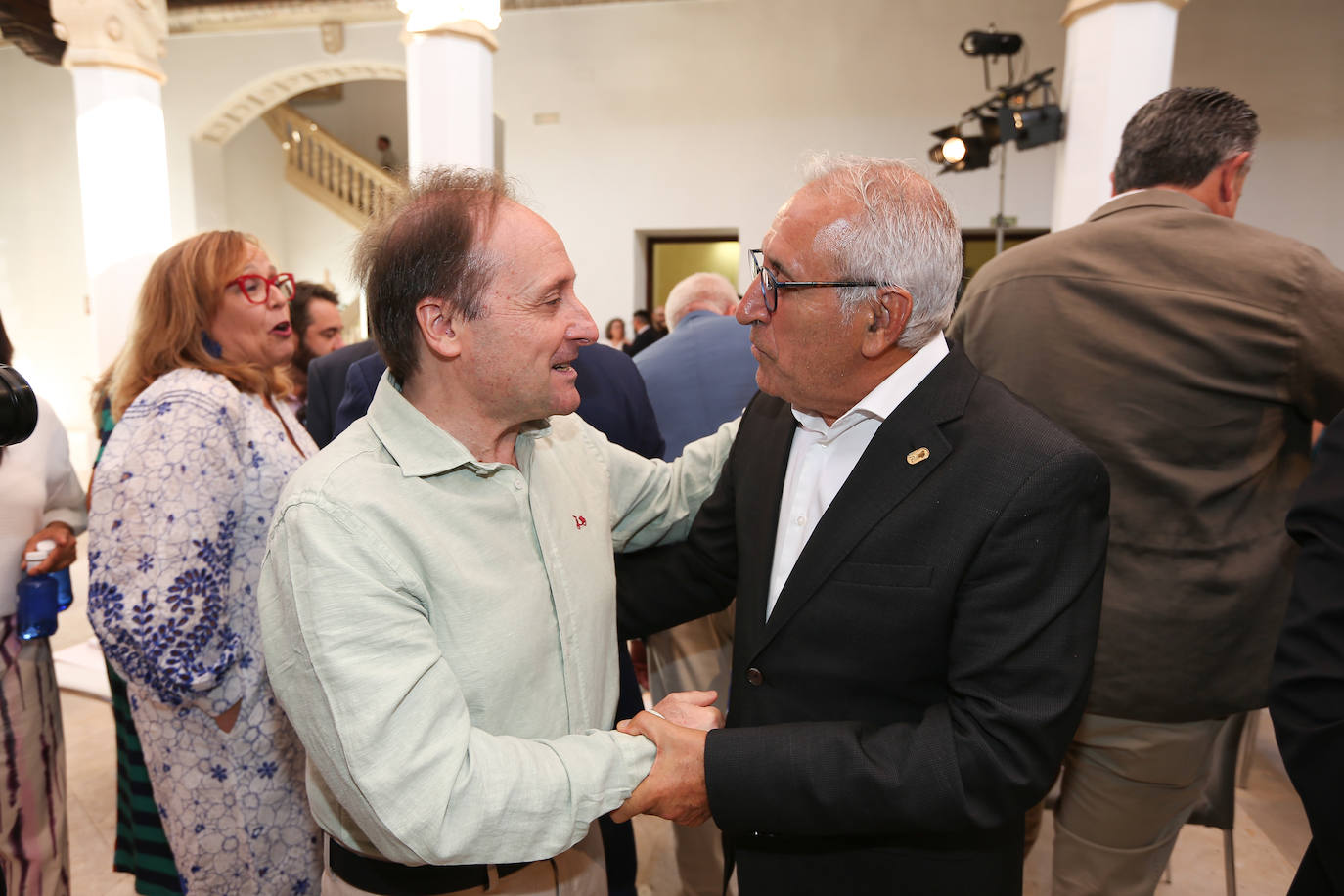 La toma de posesión de Emiliano García-Page como presidente de Castilla-La Mancha, en imágenes