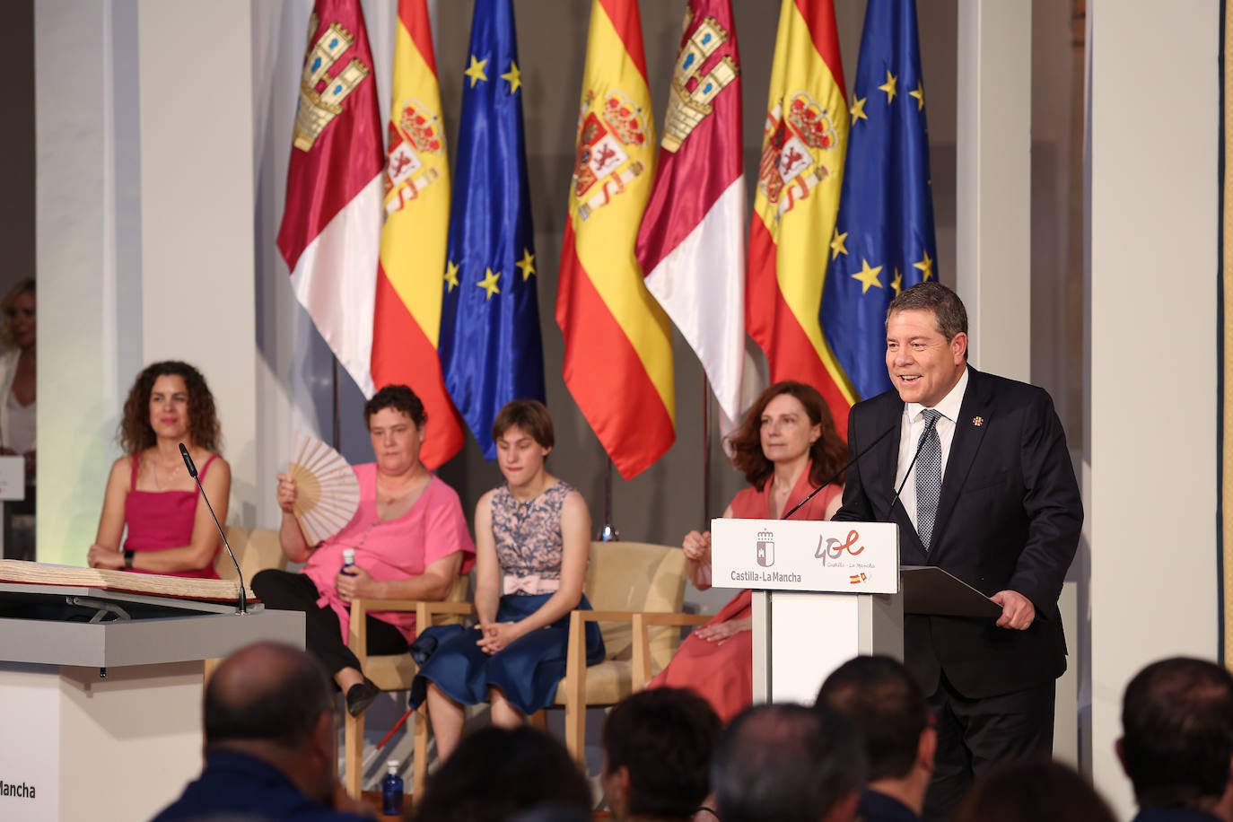 La toma de posesión de Emiliano García-Page como presidente de Castilla-La Mancha, en imágenes