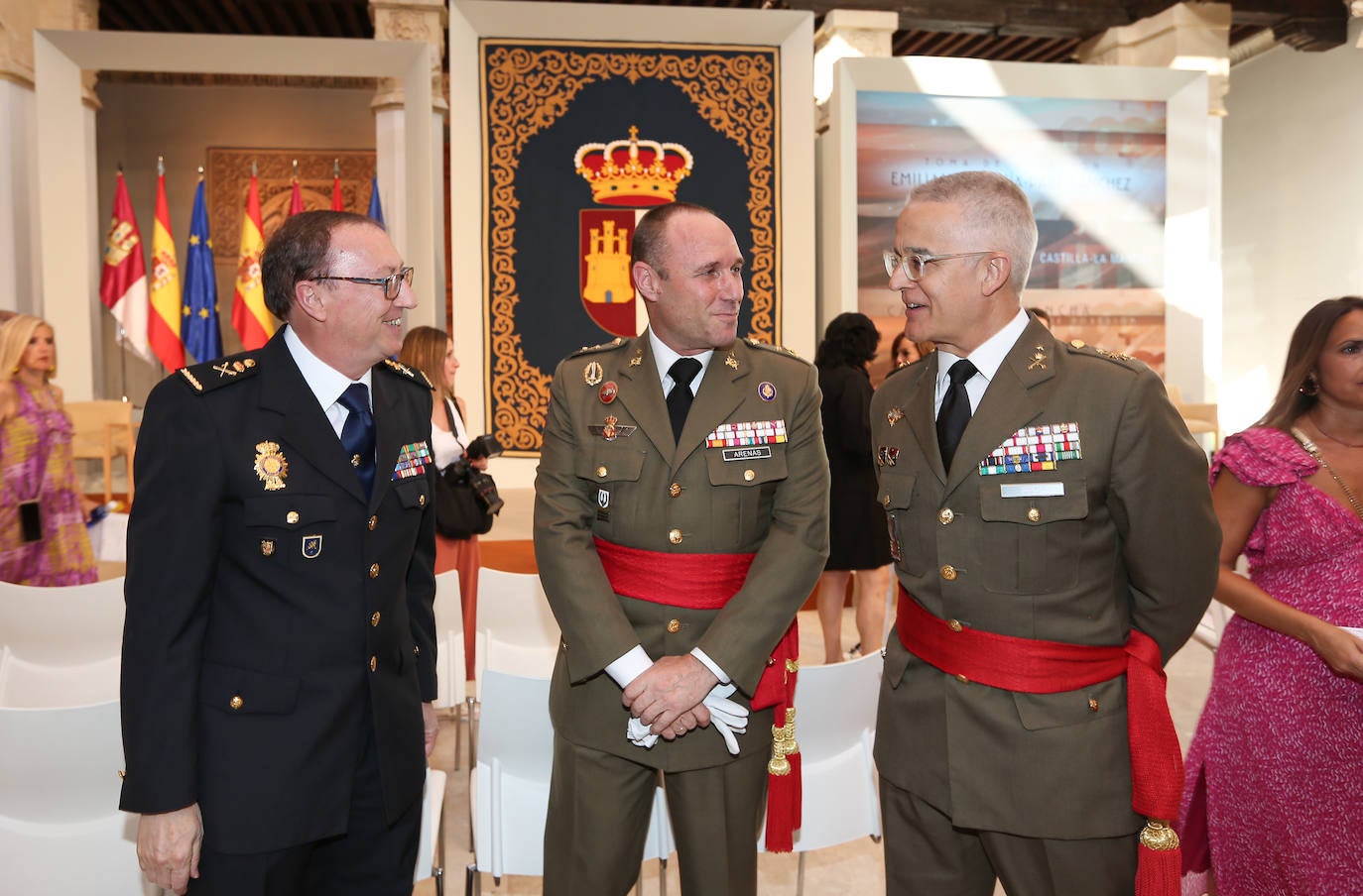 La toma de posesión de Emiliano García-Page como presidente de Castilla-La Mancha, en imágenes