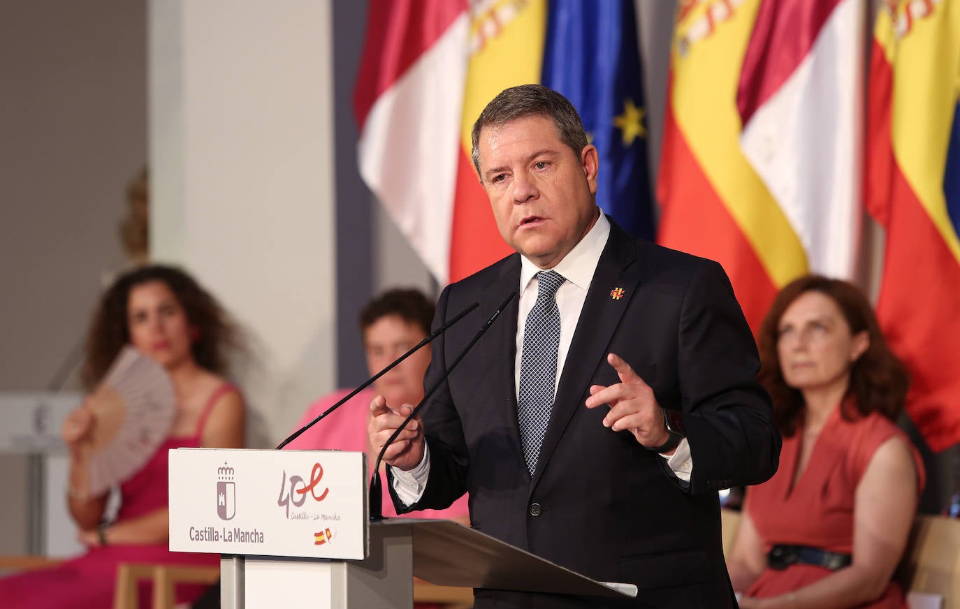 La toma de posesión de Emiliano García-Page como presidente de Castilla-La Mancha, en imágenes