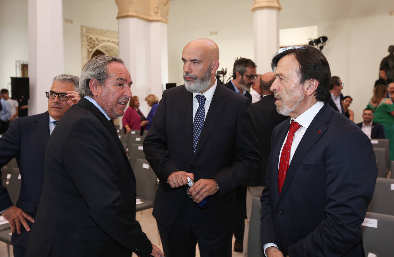 La toma de posesión de Emiliano García-Page como presidente de Castilla-La Mancha, en imágenes