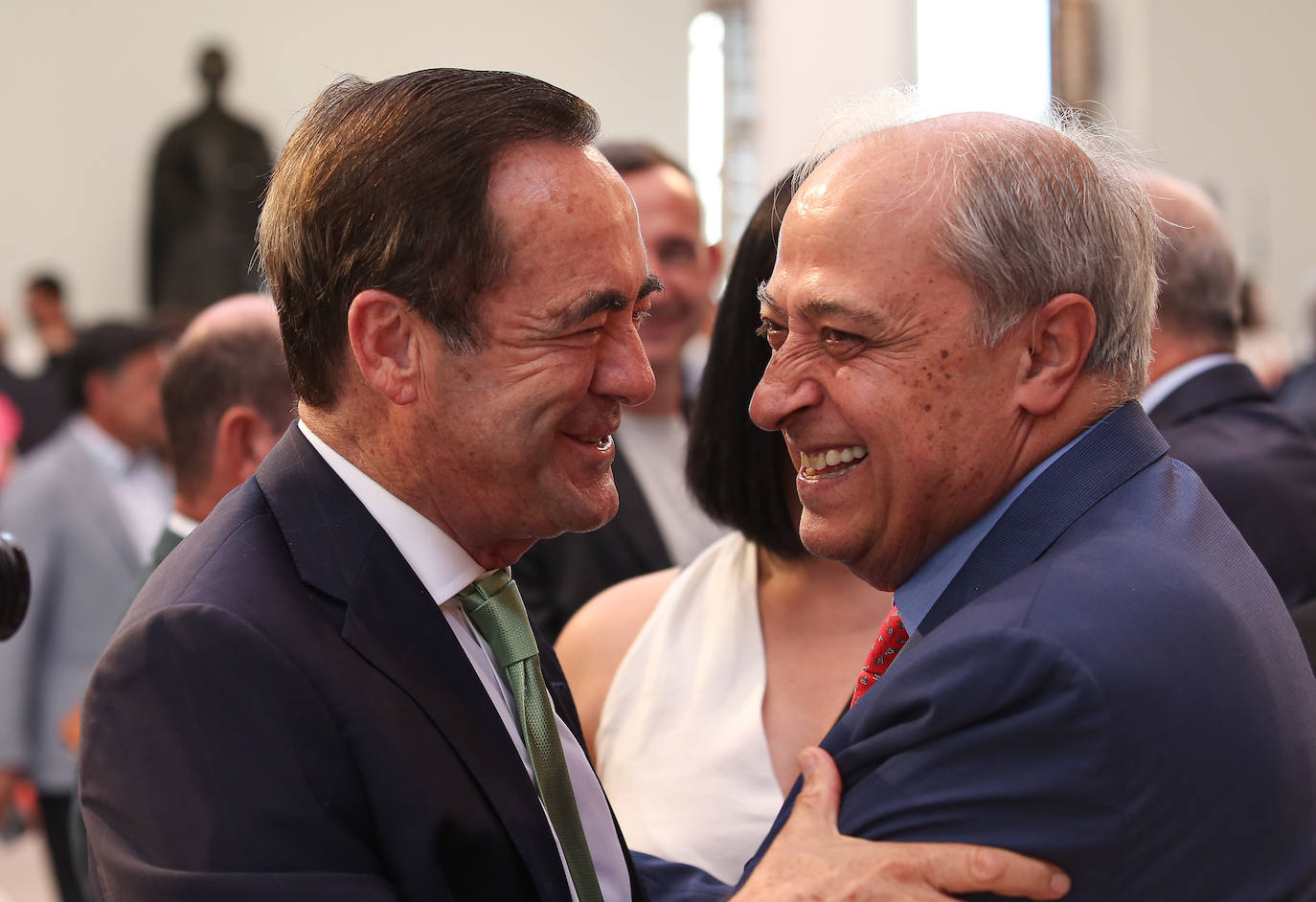 La toma de posesión de Emiliano García-Page como presidente de Castilla-La Mancha, en imágenes