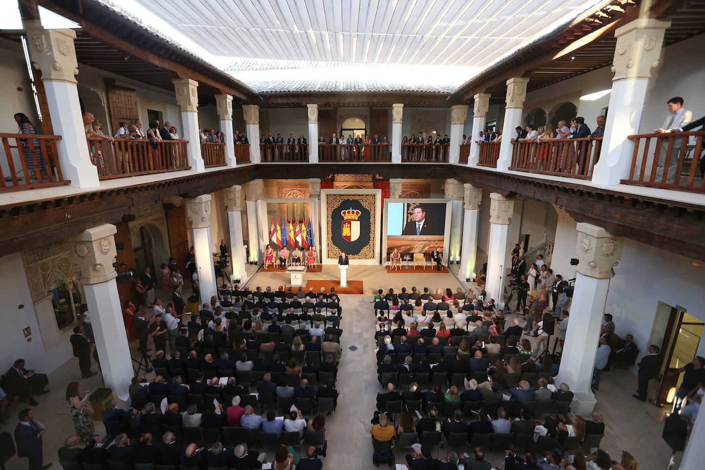 La toma de posesión de Emiliano García-Page como presidente de Castilla-La Mancha, en imágenes