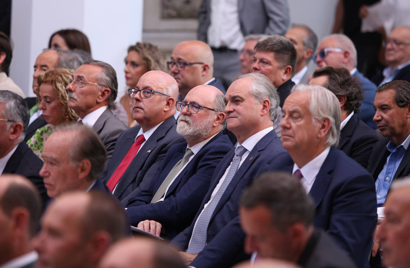 La toma de posesión de Emiliano García-Page como presidente de Castilla-La Mancha, en imágenes