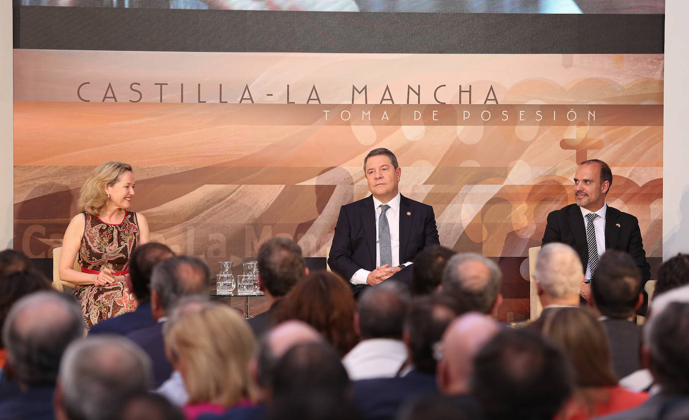 La toma de posesión de Emiliano García-Page como presidente de Castilla-La Mancha, en imágenes