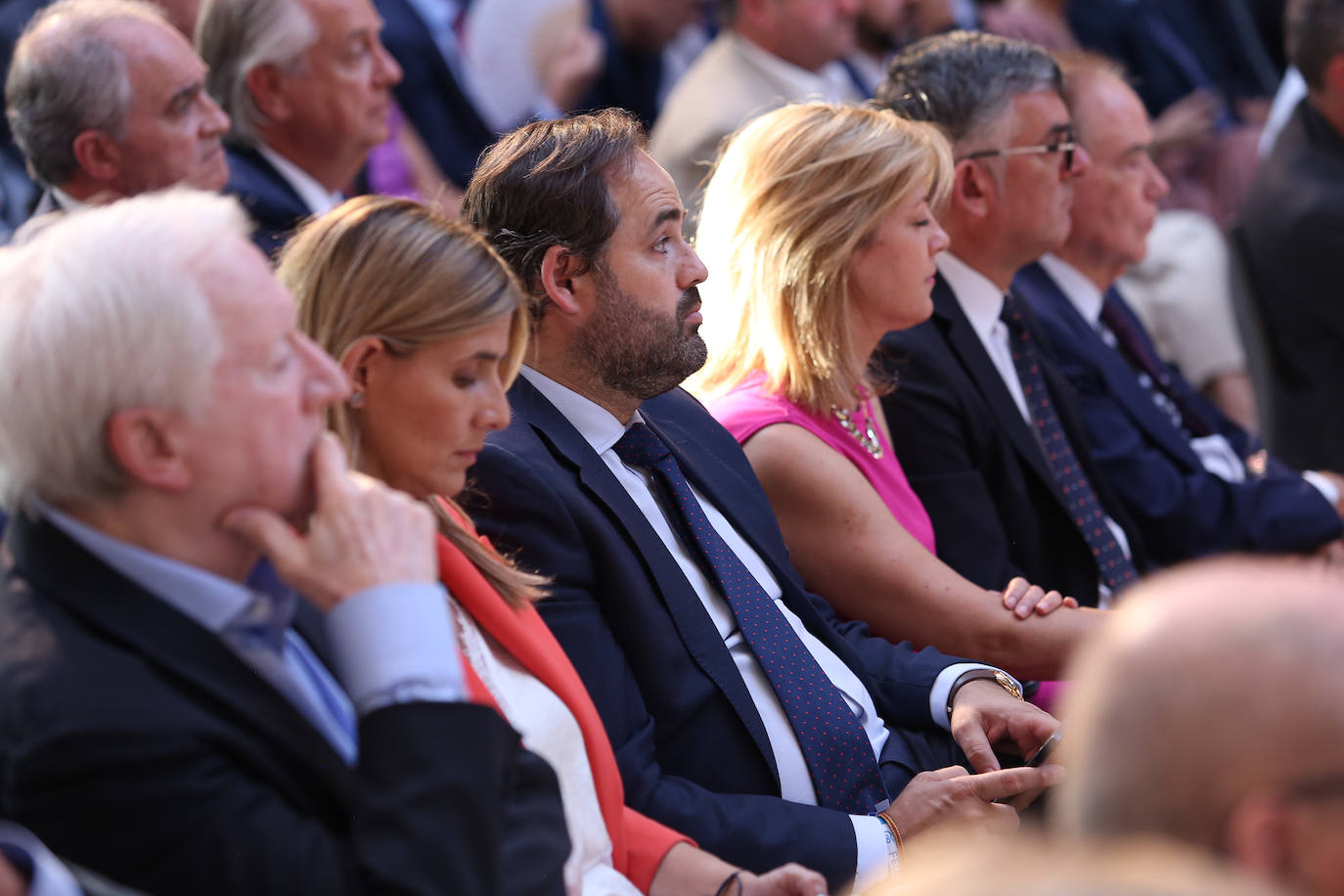 La toma de posesión de Emiliano García-Page como presidente de Castilla-La Mancha, en imágenes