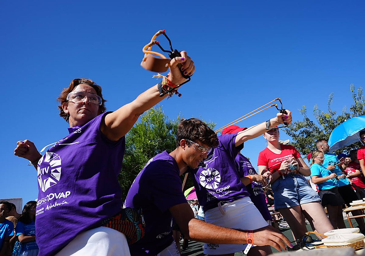 Imagen de la competición en tirachinas en las XIV Olimpiadas de Añora Córdoba