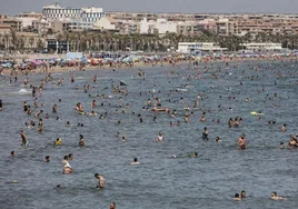 Un hombre muere ahogado en una playa de Castellón tras intentar salvar a tres niñas