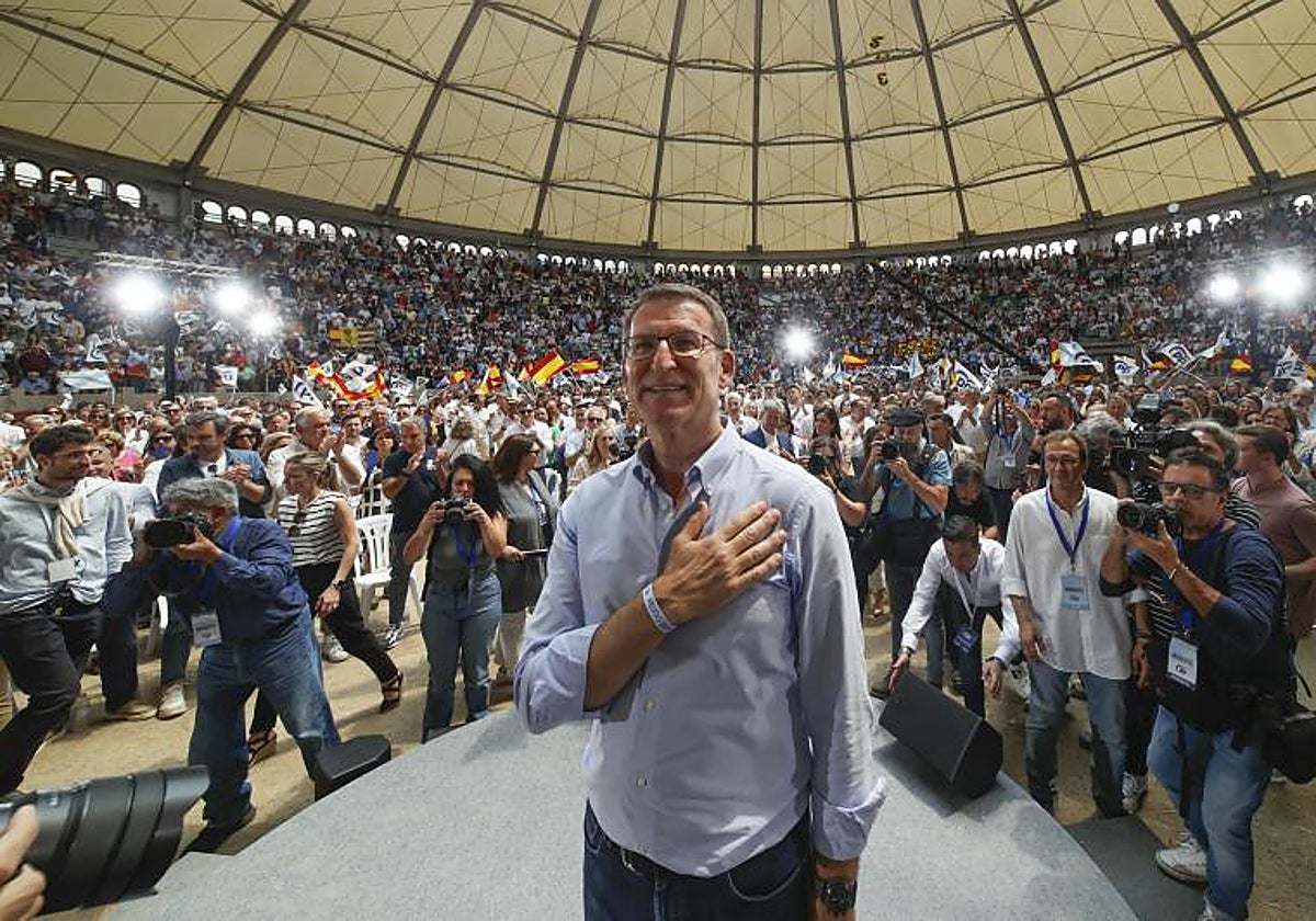 Alberto Núñez Feijóo, ayer, en la plaza de toros de Pontevedra