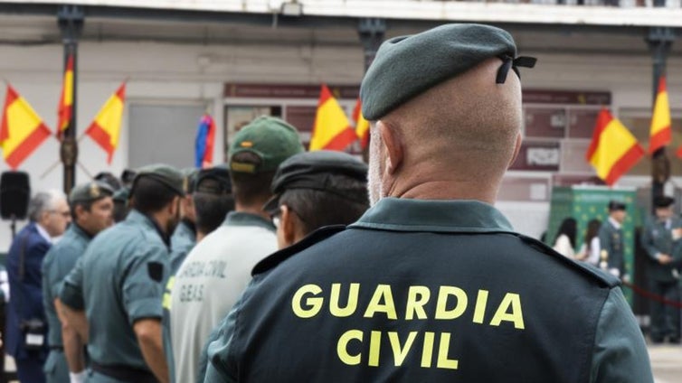 La Guardia Civil reduce a tiros a un hombre con un cuchillo en la localidad castellonense de Coves de Vinromà