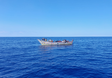 Desaparece un cayuco con casi 200 personas que se dirigía a Canarias, muchos de ellos niños