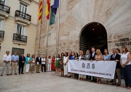 Las Cortes Valencianas se manifiestan contra la violencia machista sin Vox