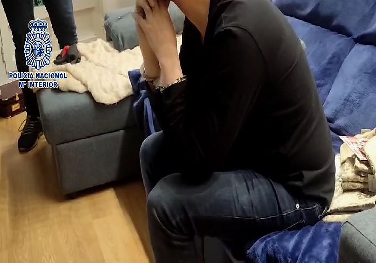 Uno de los arrestados durante la intervención de los agentes