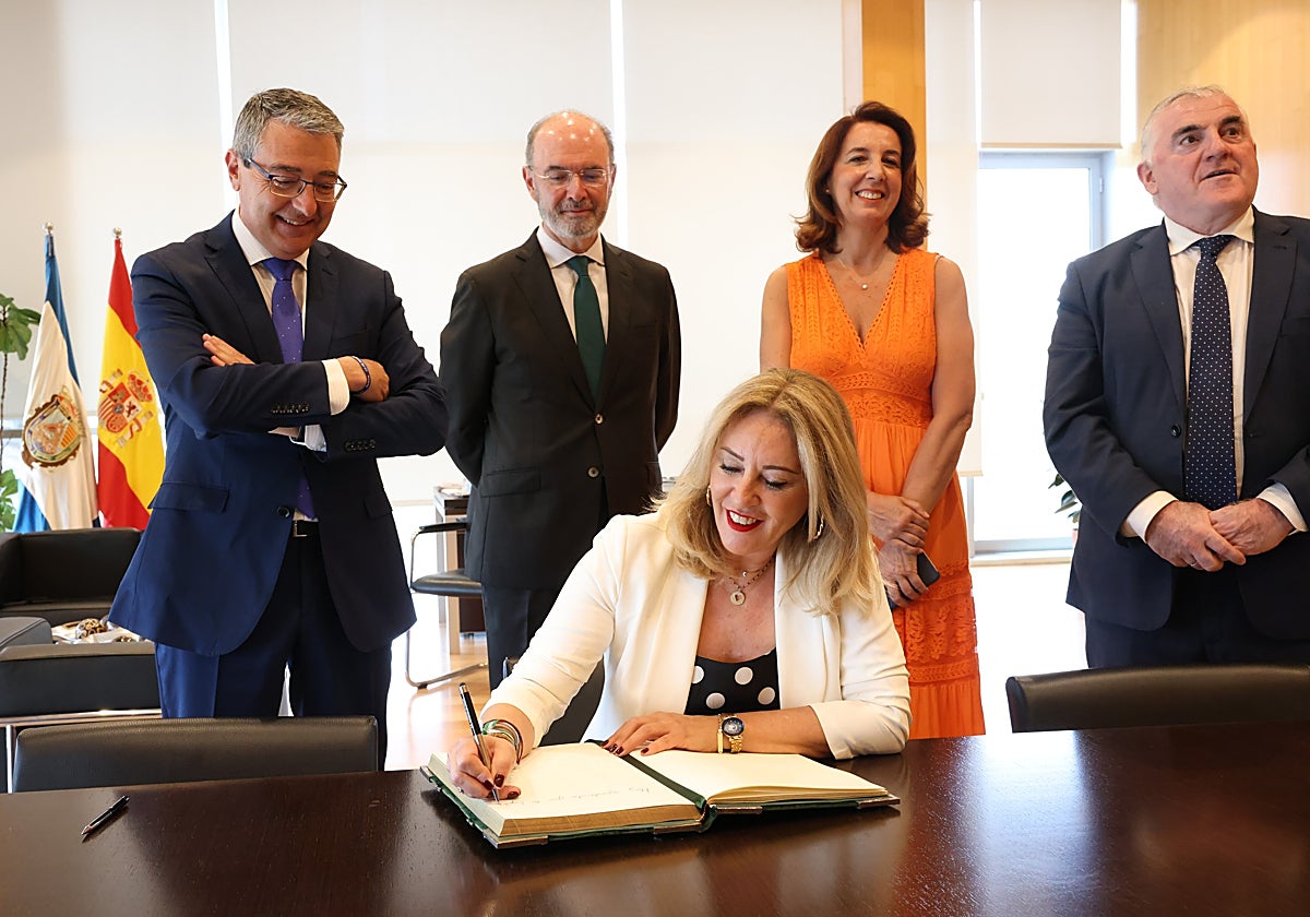 La consejera de Economía, Hacienda y Fondos Europeos de la Junta, Carolina España, en la presentación del plan este lunes en Málaga