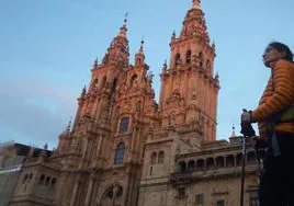 Detenido un hombre por agredir con un objeto punzante a un cura en la Catedral de Santiago