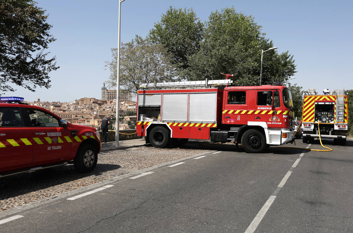 En imágenes, las labores de extinción del incendio declarado en el Valle