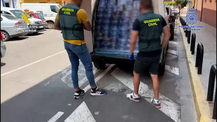 Unos ladrones se hacen pasar por repartidores para robar más de 21.600 preservativos en Alicante