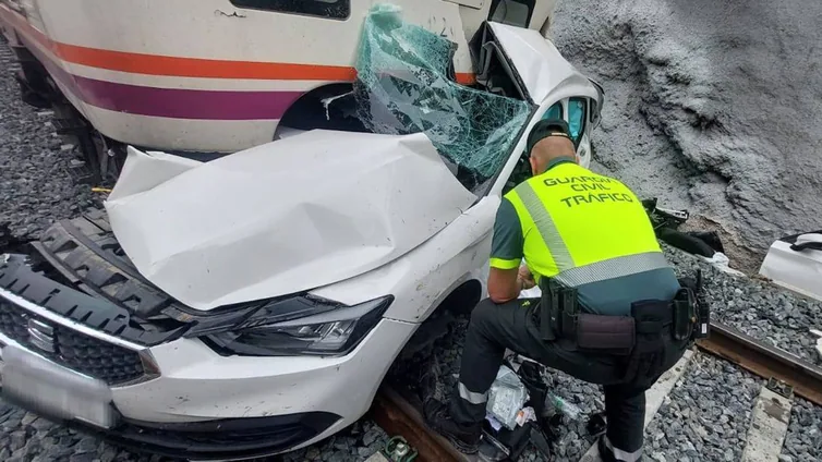 Muere en la UCI uno de los dos jóvenes leoneses heridos tras ser arrollado su coche por un tren en Lugo
