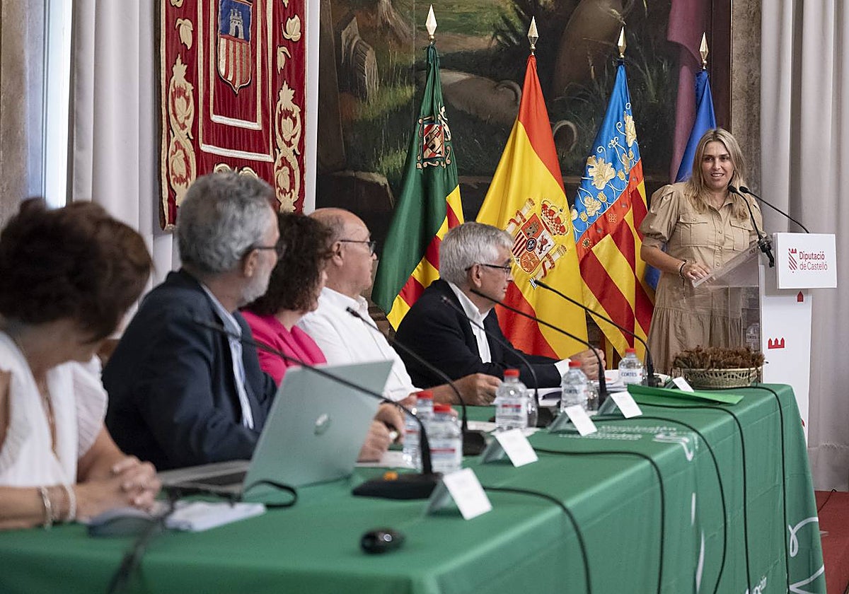 Imagen de la presidenta de la Diputación de Castellón, Marta Barrachina, en la asamblea general de la Asociación contra el Cáncer