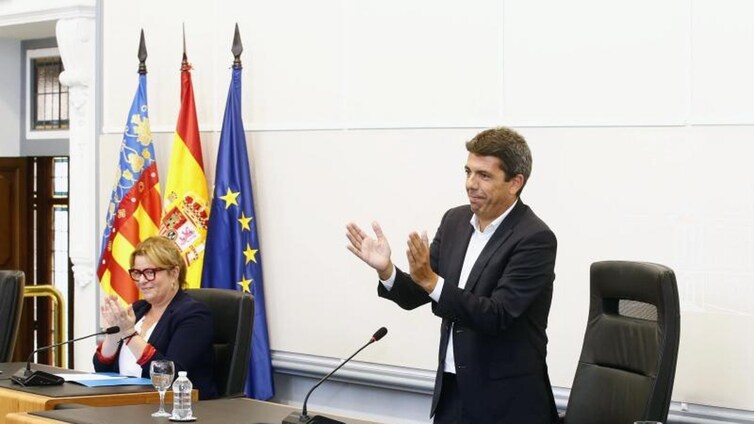 Mazón se despide de la Diputación con el orgullo «de ser un valenciano nacido en Alicante»