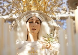 (Vídeo) La Virgen de la Paz y Esperanza, radiante en la tarde y noche del Miércoles Santo de Córdoba